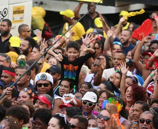 Crianças nos blocos? Lei quer proibir presença de menores no Carnaval
