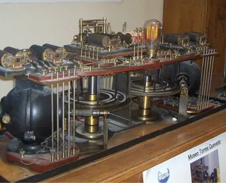 Ele viveu em 1901, mas inventou a tecnologia favorita do seu sofá