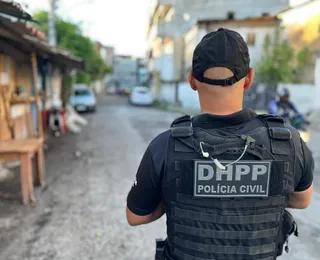 Envenenamento e estelionato: falsa policial é presa em Pernambués