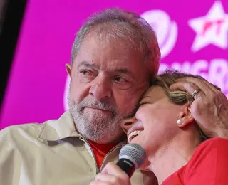 Gleisi atende a pedido de Lula e deixa Ministério