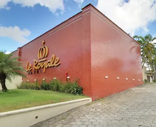 Homem é preso ao tentar fugir de motel levando TV e bebidas em Salvador