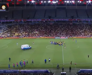 Jogador convulsiona em jogo do Flamengo e deixa o campo de ambulância