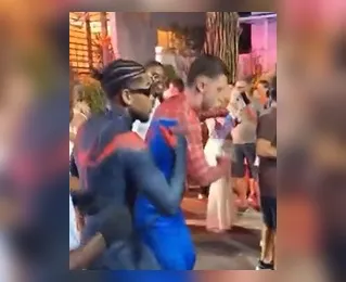 Jogadores fantasiados de "Homem-Aranha" curtem festa em Salvador