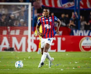 Kanu comenta lance de pênalti contra o Porto: "Nem o árbitro viu"