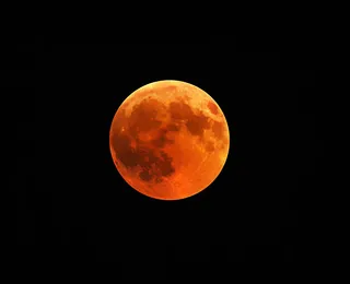 Lua enferrujada: entenda influência da Terra em fenômeno raro
