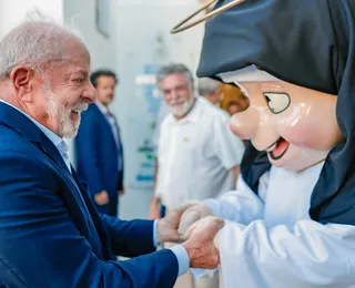Lula em Salvador está em missão oficial, mas na real já é campanha