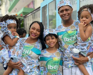 Mãe que desfilou na infância volta ao Ibéji com as filhas gêmeas