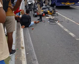 Motociclistas fogem de abordagem e provocam acidente com policiais em Salvador