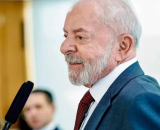 "Muito baixo": Lula diz que salário mínimo não garante direitos básicos