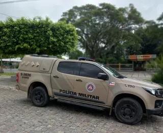 Mulher é presa após mandar filhos de 2 e 8 anos sozinhos para a escola