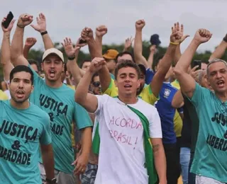 No fim da caminhada, Nikolas pede que apoiadores não façam invasões