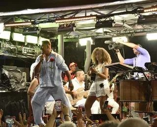 Oficialmente, Carnaval! Xanddy Harmonia abre folia em Salvador no ritmo do samba
