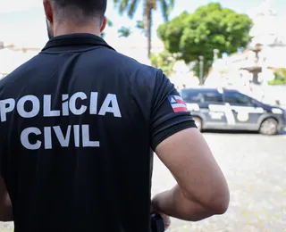Pintores corporais são presos suspeitos de extorquir turistas na Barra
