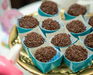 Produto comum em doces de festas infantis é proibido pela Anvisa