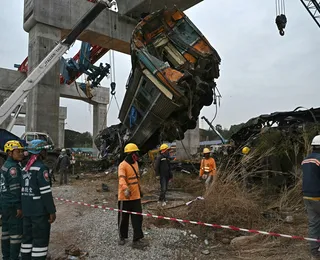 Queda de guindaste sobre trem deixa ao menos 28 mortos e 64 feridos