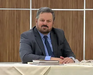 Quem julga não investiga