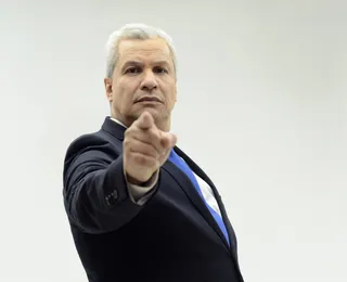 ”Raça desgraçada”: apresentador famoso é condenado por discurso transfóbico ao vivo