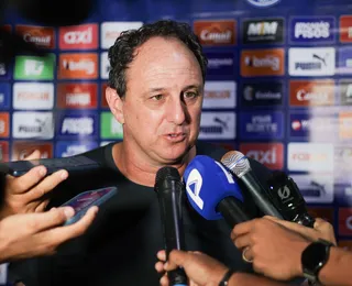 Rogério Ceni ironiza arbitragem após pênalti anulado: "Voz do além"