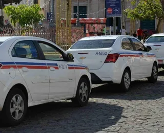Saiba como escapar de cobranças abusivas de taxistas durante Carnaval