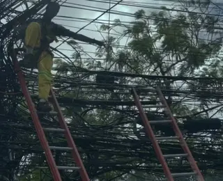 Salvador: técnico de internet sofre choque elétrico durante serviço em poste