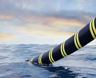 Submarinos russos monitoram cabos que sustentam 95% da internet global