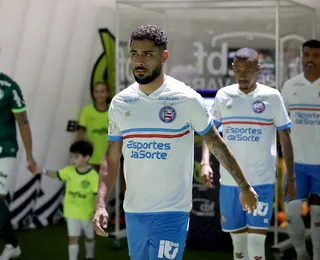 Vídeo: De saída, Matheus Bahia é flagrado em jogo do Internacional