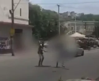 Vídeo: homem é esfaqueado por mulher em via pública de Salvador