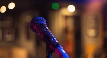 Ídolo do pop, cantor famoso morre nos braços da esposa - Imagem