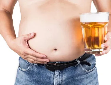 6 segredos para reduzir a barriga de cerveja sem largar a bebida alcoólica - Imagem