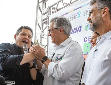 Após atritos, Alcolumbre agradece Lula por obra no Amapá - Imagem