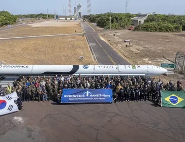 Após cancelamentos, foguete fará 1º voo comercial espacial nesta segunda - Imagem
