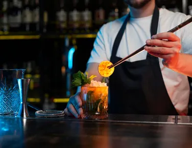 Bares e restaurantes terão limite de horário de funcionamento na Bahia - Imagem