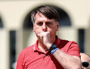 Bolsonaro será reavaliado na segunda para procedimento contra soluço - Imagem