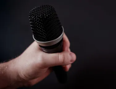 Cantor famoso é acusado de agressão sexual e tráfico humano - Imagem