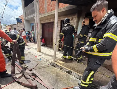 Crianças são internadas na UTI após incêndio em casa na Bahia - Imagem