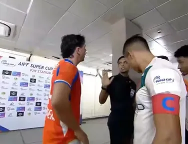 Cueca fora do padrão provoca expulsão inusitada antes de jogo começar - Imagem