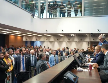 Deputados revogam prisão de presidente da Alerj, Rodrigo Bacellar - Imagem