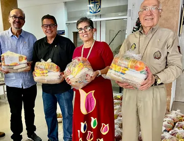 Dezenas de cestas básicas são entregues à Irmandade Senhor do Bonfim - Imagem