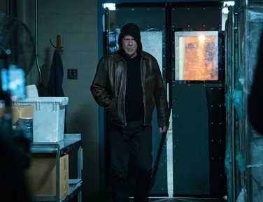 Escondido na Netflix: o filme de ação brutal com lenda do cinema - Imagem