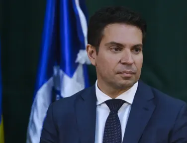 Foragido nos EUA, Ramagem tem salário suspenso pela Câmara - Imagem