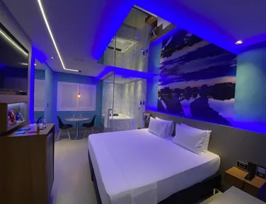 Homem e mulher são presos após furtarem televisão e itens de motel - Imagem