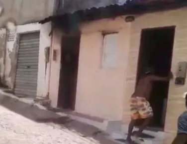 Homem morre queimado após casa pegar fogo no interior da Bahia - Imagem