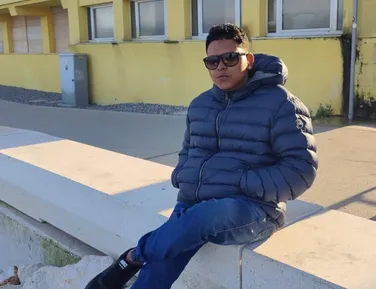 Jovem cria música após desabafo de dona de Cabaré - Imagem