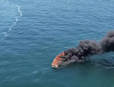 Lancha pega fogo e deixa pelo menos seis feridos em Angra dos Reis - Imagem