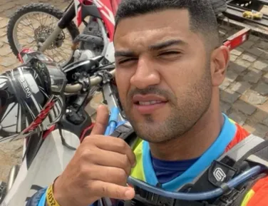 Motocilista morre ao colidir moto em árvore durante trilha na Bahia - Imagem