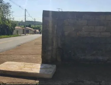 Mulher é abandonada desacordada e seminua após ir a centro religioso - Imagem