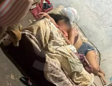 Mulher é presa por produzir pornografia com a filha bebê - Imagem