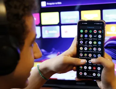 País proíbe uso de redes sociais por menores de 16 anos; entenda a lei - Imagem