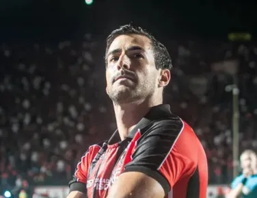 Raúl Cáceres recebe recado de ex-meia do Bahia após deixar o Vitória - Imagem