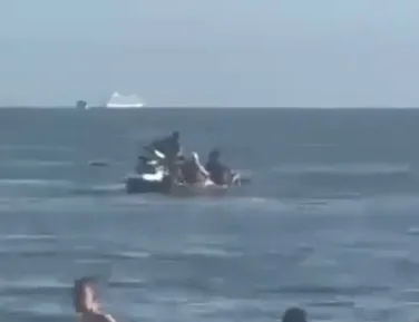 Vídeo: casal é assaltado por dupla em moto aquática durante passeio - Imagem